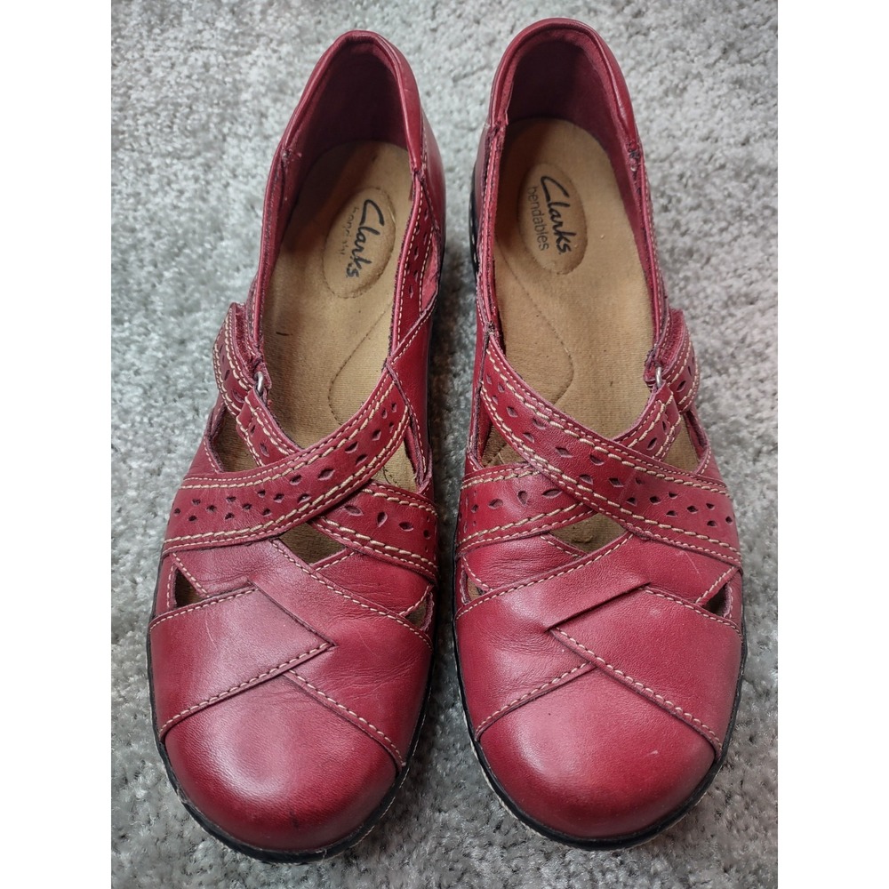 Clark's Bendable Red‎ Leather Loafer Sz 8.5 N Adjustable With Hook & Eye Closure